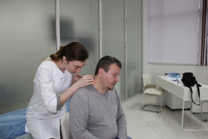 Ккакому врачу обратится при боли мышцы возле позвоночника. Лечебная физкультура при остеохондрозе шейного, грудного и поясничного. К какому врачу обращаться при болях в спине: выбор специалиста и. К какому врачу идти с больной спиной – Какой врач лечит позвоночник у.