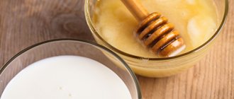 Свежие мёд и молоко в стеклянных мисках